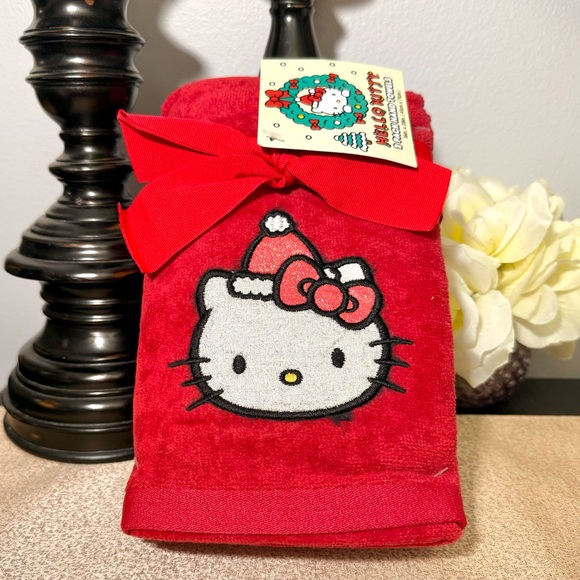 NWT Set of 2 Metallic SANTA HELLO KITTY Hand Towels - Picture 5 of 9
